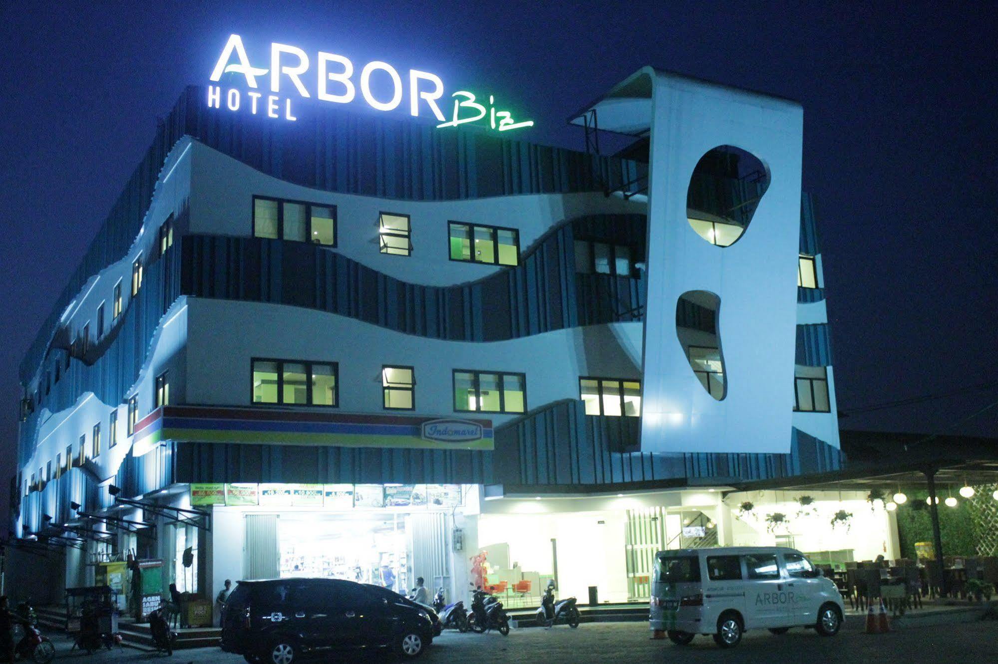 Arbor Biz Hotel Makassar Bagian luar foto